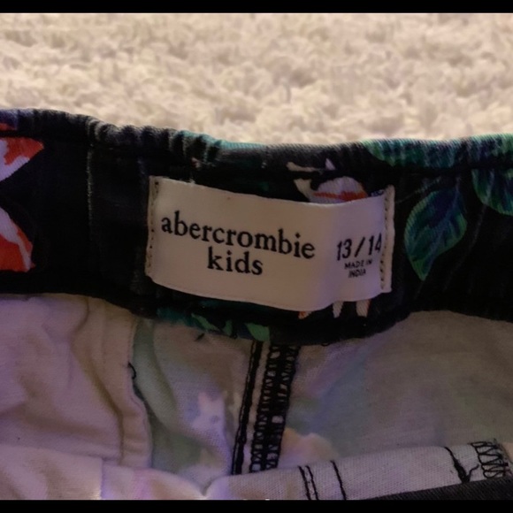 Kids shorts .. size 13/14 - Picture 2 of 2